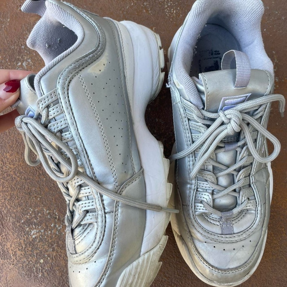 FILA Womens Disruptor II Premium Metallic Silver SNEAKERS 9.5 - Picture 2 of 7